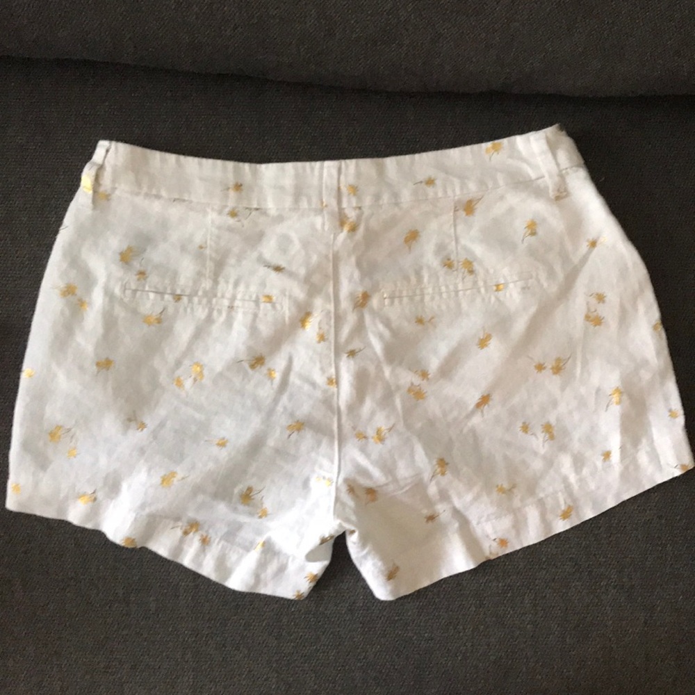 White linen everyday shorts with gold palm trees - Picture 2 of 2